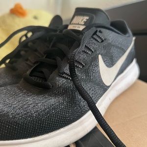 NIKE FREE RUN SHOES
